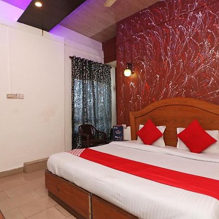 Oyo 75571 Sai Pooja Lodging Hotel Mumbai  Buitenkant foto