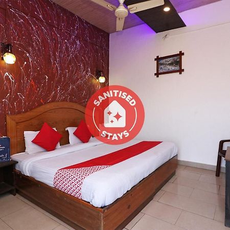 Oyo 75571 Sai Pooja Lodging Hotel Mumbai  Buitenkant foto